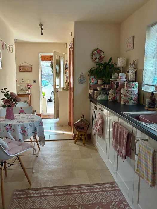Cute Round Kitchen Table with Floral Cloth & Pink Rose Cottage Decor