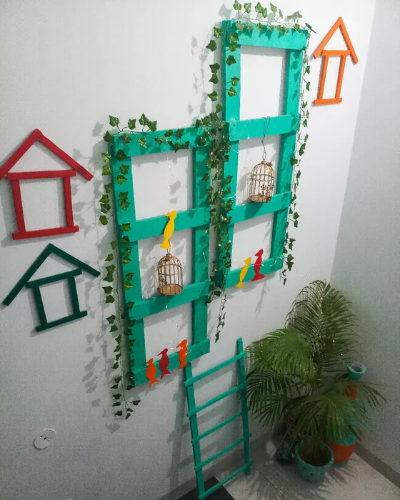 DIY Teal Pallet Corner Wall Art with Vines