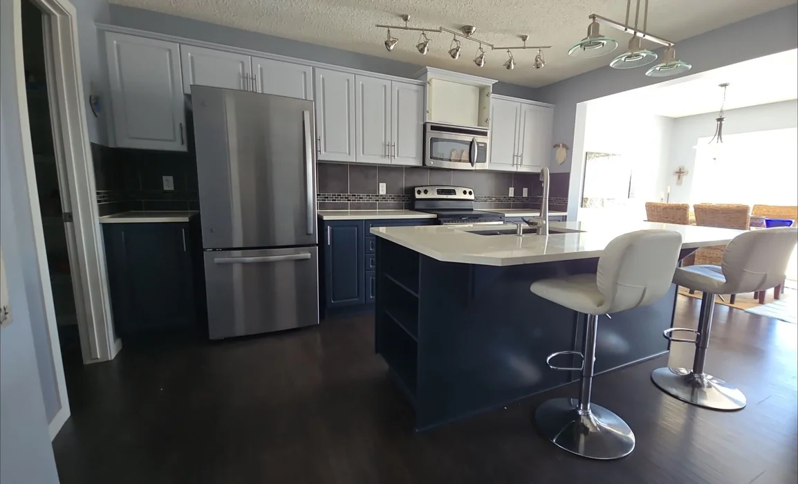 Two-Tone Kitchen with Dark Lower and White Upper Cabinets