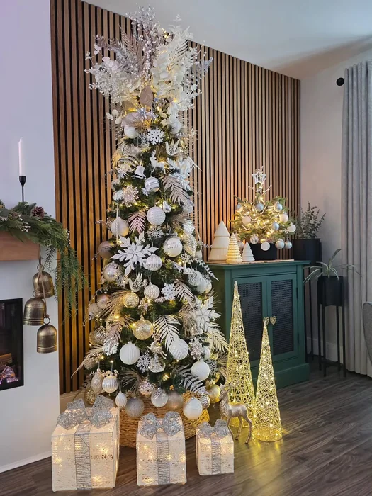 White & Silver Modern Christmas Tree Setup
