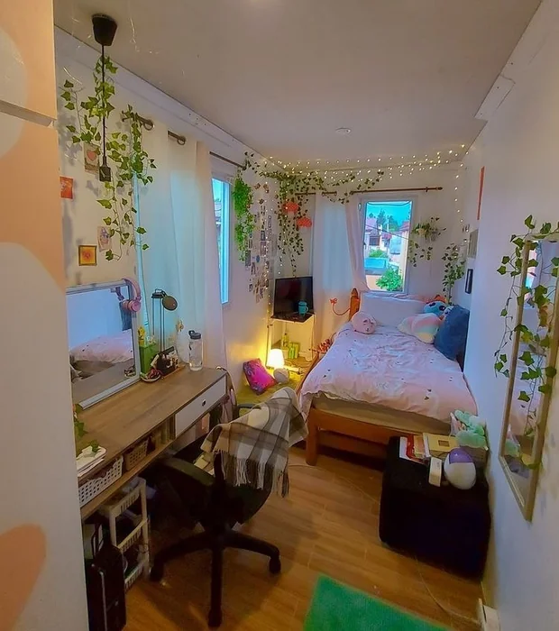 Teen Bedroom with Fairy Lights and Vines