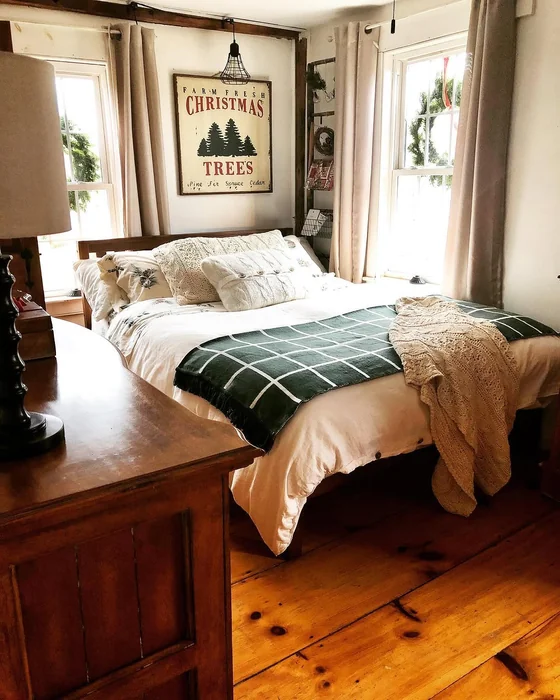 Farmhouse Christmas Small Bedroom